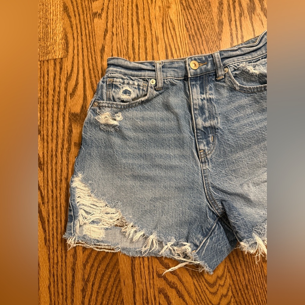 American Eagle Outfitters Light Blue Distressed Denim Shorts - Picture 3 of 8